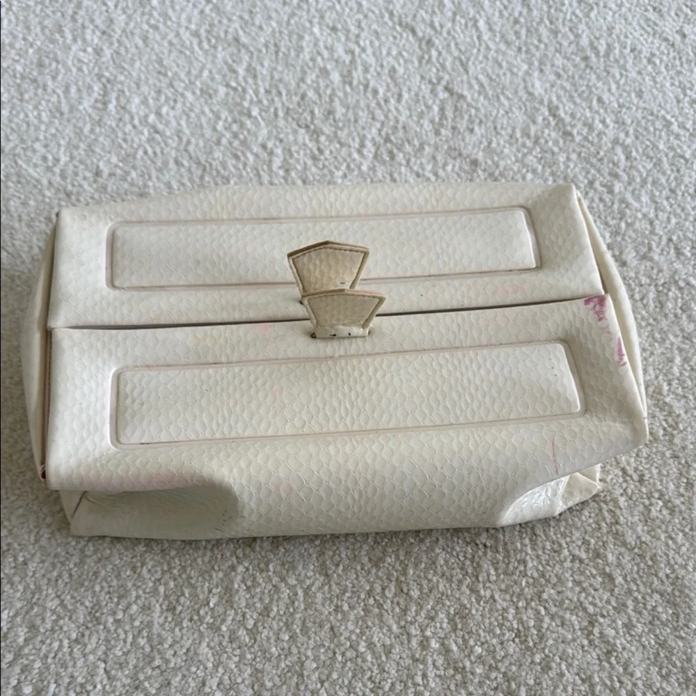 Vintage St Thomas Flip-Top Travel Valet Kit